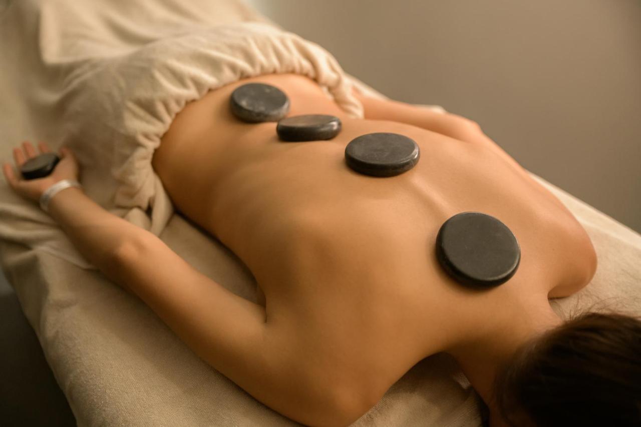 Ensana Aquahouse Hotel Saints Constantine and Helena ภายนอก รูปภาพ Hot stone massage