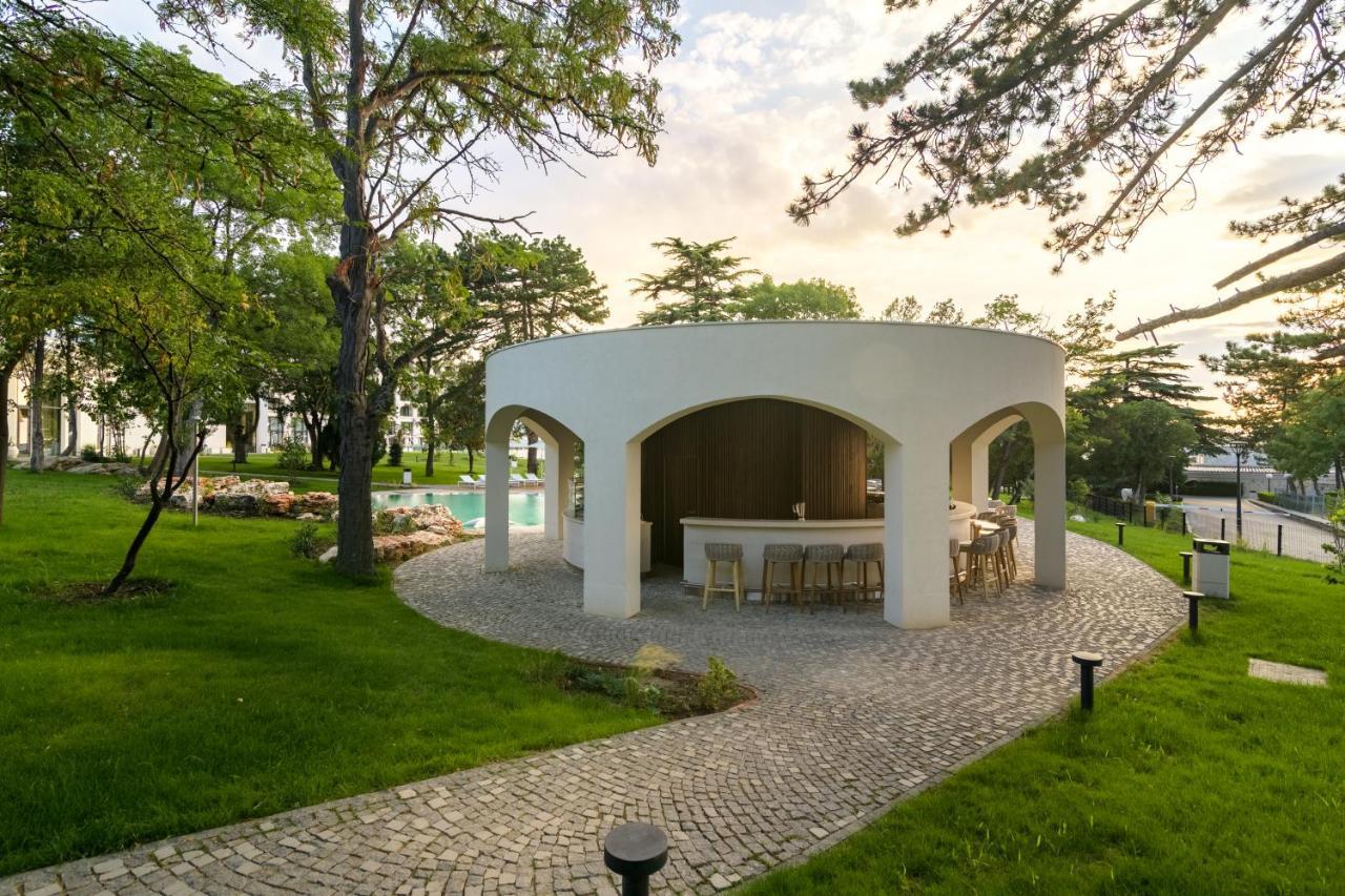 Ensana Aquahouse Hotel Saints Constantine and Helena ภายนอก รูปภาพ The "Barca"