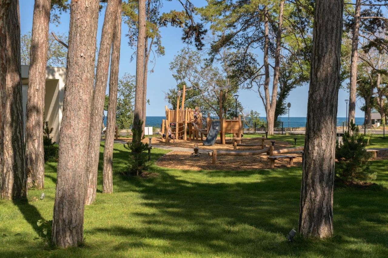 Ensana Aquahouse Hotel Saints Constantine and Helena ภายนอก รูปภาพ Playground at the park