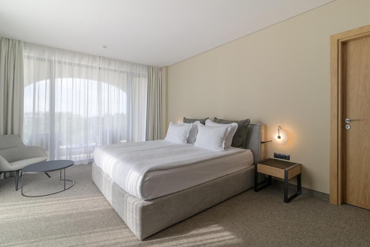 Ensana Aquahouse Hotel Saints Constantine and Helena ภายนอก รูปภาพ A bedroom at the hotel